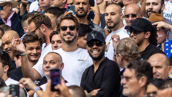 Dani Alves vivió el partido Real Madrid vs. Barcelona como un hincha más. (Foto: Ig @danialves)