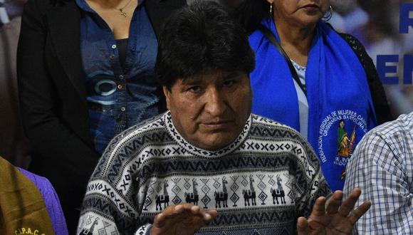 El expresidente de Bolivia, Evo Morales, hace un gesto durante una conferencia de prensa en La Paz el 11 de octubre de 2023. (Foto de AIZAR RALDES / AFP)