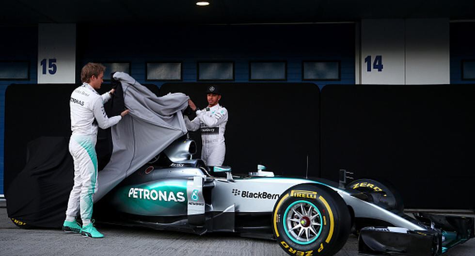 Lewis Hamilton  y Nico Rosberg presentaron el monoplaza de Mercedes el primero de febroro. (Foto: Getty images)