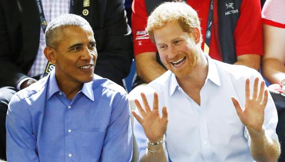 Barack Obama y el príncipe Harry vieron juntos un juego de básquetbol en septiembre. (Foto: Reuters)