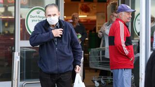 Personas de la tercera edad acuden a los supermercados para abastecerse en Australia | FOTOS