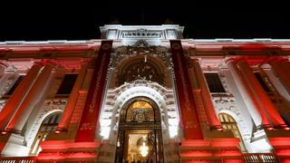 Congreso inaugura semana de su bicentenario con nueva iluminación de su frontis