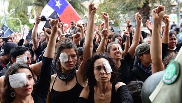 Un nuevo informe de Amnistía Internacional, que realizó una investigación en Chile, acusa al gobierno chileno de lastimar deliberadamente a los manifestantes. (Getty Images).