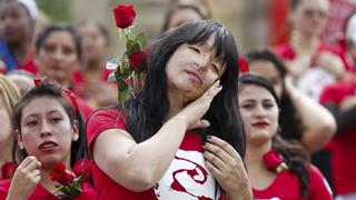 Colombianas quemadas con ácido marchan contra la violencia