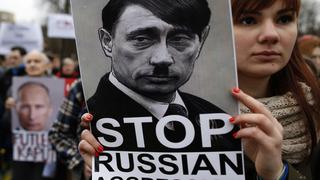 Tensión en Ucrania: Manifestantes comparan a Putin con Hitler