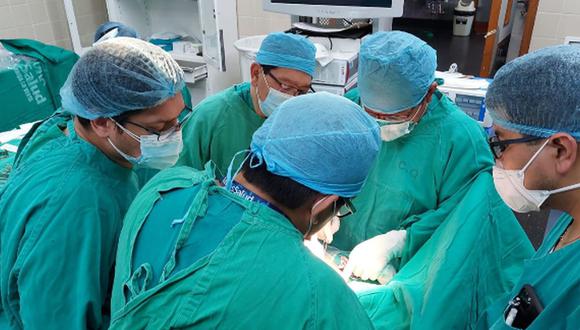 Los médicos del Hospital Adolfo Guevara de Essalud Cusco ayudaron a recuperar la esperanza a dos pacientes que vencieron al COVID-19 | Foto: Essalud