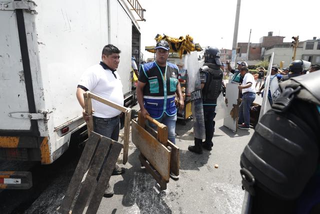 Municipalidad de San Luis con apoyo de la gerencia de Fiscalización de la comuna de Lima Metropolitana realiza una operación para la recuperación de espacios públicos (Foto: César Campos).
