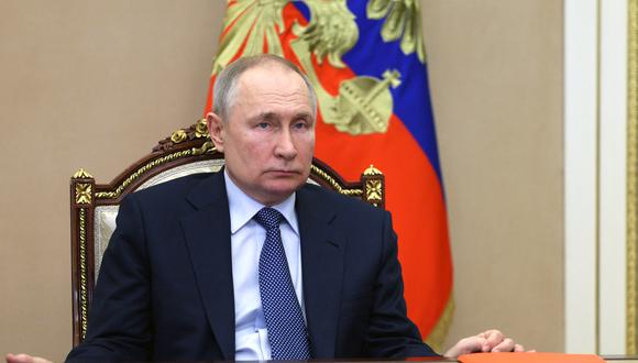 El presidente ruso Vladimir Putin preside una reunión del Consejo de Seguridad a través de un enlace de video en el Kremlin en Moscú el 31 de marzo de 2023. (Foto de Aleksey Babushkin / SPUTNIK / AFP)