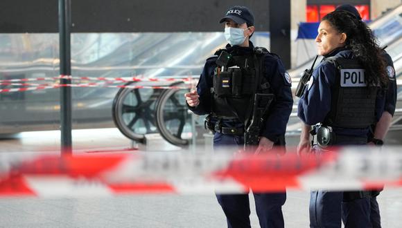 La policía francesa acordonó la zona luego de "neutralizar" al atacante.