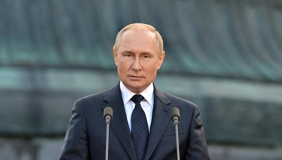 El presidente ruso Vladimir Putin da un discurso durante un evento para conmemorar el 1160 aniversario de la condición de Estado de Rusia en Veliky Novgorod el 21 de septiembre de 2022. (Foto de Ilya PITALEV / SPUTNIK / AFP)