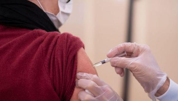 Algunos grupos en la sociedad tendrán prioridad a la hora de recibir las vacunas. (Foto: Getty Images)