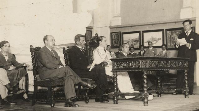 Primer discurso de José Sabogal, en la clausura del año académico.
16 de enero de 1933
Fotografía en gelatina de plata sobre papel, 16,8 x 23 cm. Álbum “ENBA, exposiciones escolares”, 1919- 1936.
ENSABAP, Archivo Fotográfico