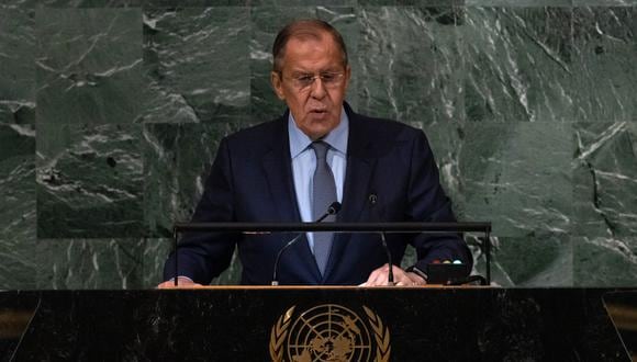 El ministro de Relaciones Exteriores de Rusia, Sergei Lavrov, se dirige a la 77ª sesión de la Asamblea General de las Naciones Unidas en la sede de la ONU en la ciudad de Nueva York el 24 de septiembre de 2022. (Foto: Yuki IWAMURA / AFP)