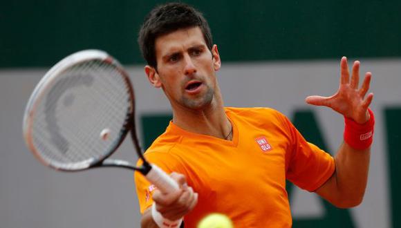Djokovic debutó con contundente triunfo en Roland Garros