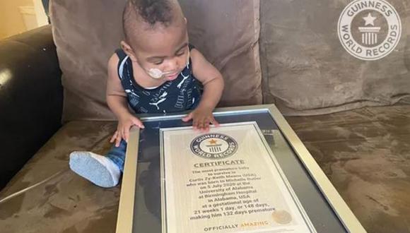Curtis Means acaba de cumplir 16 meses de vida y se encuentra sano en caso. Luego de su nacimiento, pasó más de 200 días hospitalizado. (Foto: Guinness World Records)
