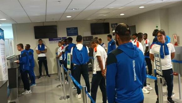 La Jefatura Zonal de Migraciones Arequipa realizó este jueves el control migratorio de salida a los jugadores y cuerpo técnico del equipo de fútbol colombiano, que se encontraban varados desde el 15 de enero del presente año. (Migraciones)