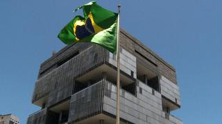 Fitch degrada la deuda de Brasil [VIDEO]
