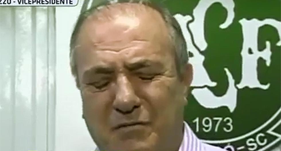 Ivan Tozzo, vicepresidente de Chapecoense, se quebró cuando conversaba con los medios de Brasil sobre la tragedia aérea sufrida por su equipo en Colombia. (Foto: Captura - YouTube)