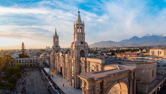Arequipa es conocida como la "Ciudad Blanca" debido a la abundancia de edificios coloniales construidos con piedra volcánica de color blanco. (Foto: Perú Travel).