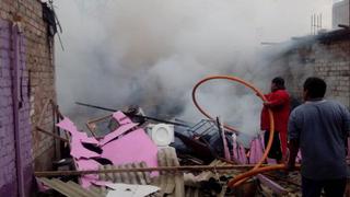 Incendio consumió precarias viviendas en Chorrillos