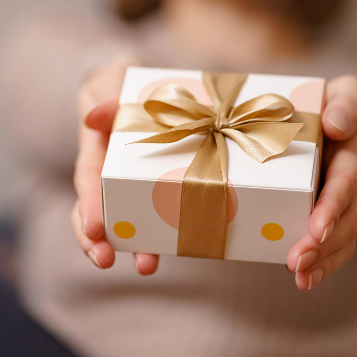 Qué regalar a una mujer que lo tiene todo? 10 mejores ideas  Ideas de  regalos para mujeres, Mujeres, Regalo para mujeres