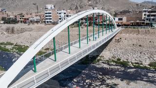 Entregan nuevo puente peatonal Malecón Checa que reemplazará al que colapsó en 2017 por El Niño Costero