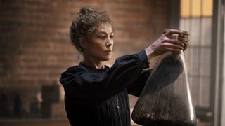 “Madame Curie”: nuestra crítica de la película de estreno con Rosamund Pike 