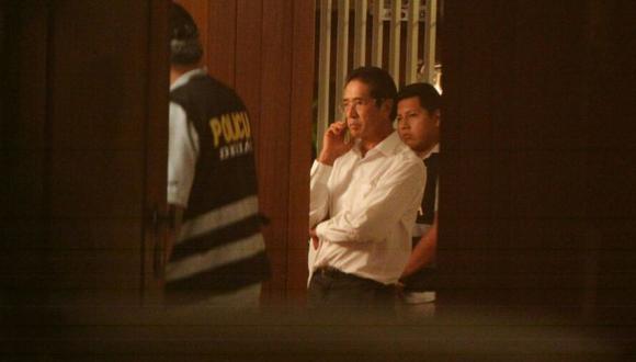 Jaime Yoshiyama estuvo presente durante el allanamiento a su casa en La Molina, en la cual la PNP encontró una pistola y municiones. (Alessandro Currarino / El Comercio)