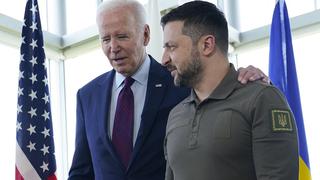 Biden dice que Zelensky le ha garantizado que Ucrania no usará los cazas F-16 en territorio ruso