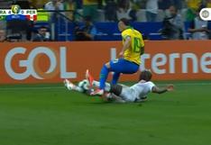 Perú vs. Brasil: Advíncula y la brutal infracción contra Everton, que le costó la amonestación | VIDEO