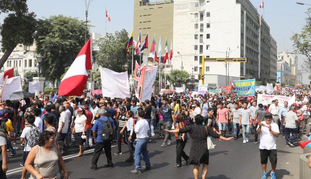 Comerciantes rechazan el cierre de la zona comercial de Gamarra y señalan que están sufriendo pérdidas económicas. (Foto: Juan Ponce / El Comercio)