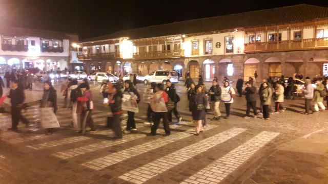Profesores realizan vigilia en la Plaza de Armas de Cusco como muestra apoyo a gremios regionales que continúan en huelga. (Foto: Miguel Neyra)