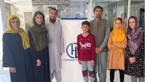 Aman Khalili (tercero desde la derecha) y su familia. (SAFI RAUF/HUMAN FIRST COALITION).