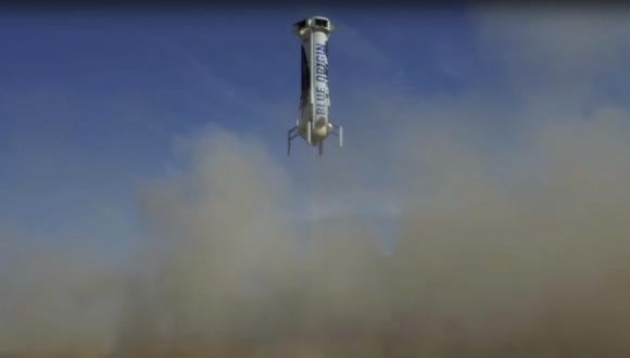 A pesar de la intensa conmoci&oacute;n de la separaci&oacute;n, el cohete de Blue Origin se pos&oacute; sin problemas tras haber acariciado los l&iacute;mites entre la Tierra y el espacio. (Foto: AP)