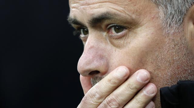 Mourinho y su mirada al perder el invicto en la Premier League - 1