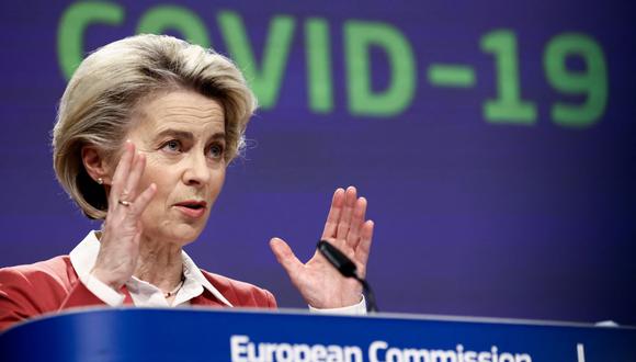 La presidenta de la Comisión Europea, Ursula von der Leyen, habla durante una conferencia de prensa sobre Global Gateway en la sede de la UE en Bruselas, el 1 de diciembre de 2021. (Kenzo TRIBOUILLARD / AFP).