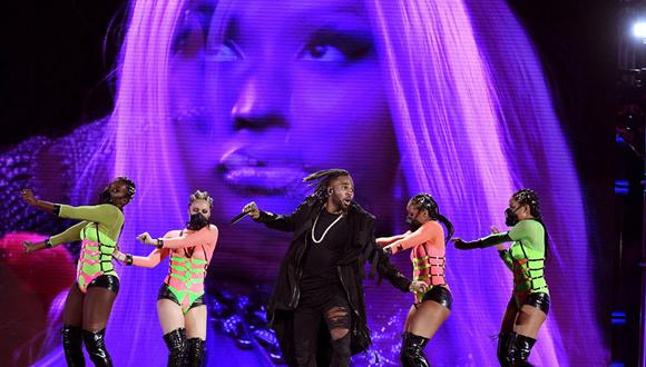 Jason Derulo en los Billboard durante su presentación con Nicki Minaj.