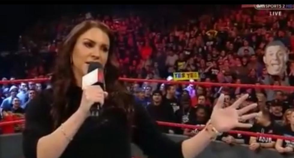 Stephanie McMahon \"humilló\" a CM Punk con duro comentario en el último WWE RAW. (Foto: Captura)