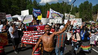 Manifestantes protestaron cerca al Monte Rushmore antes de la llegada de Trump | FOTOS