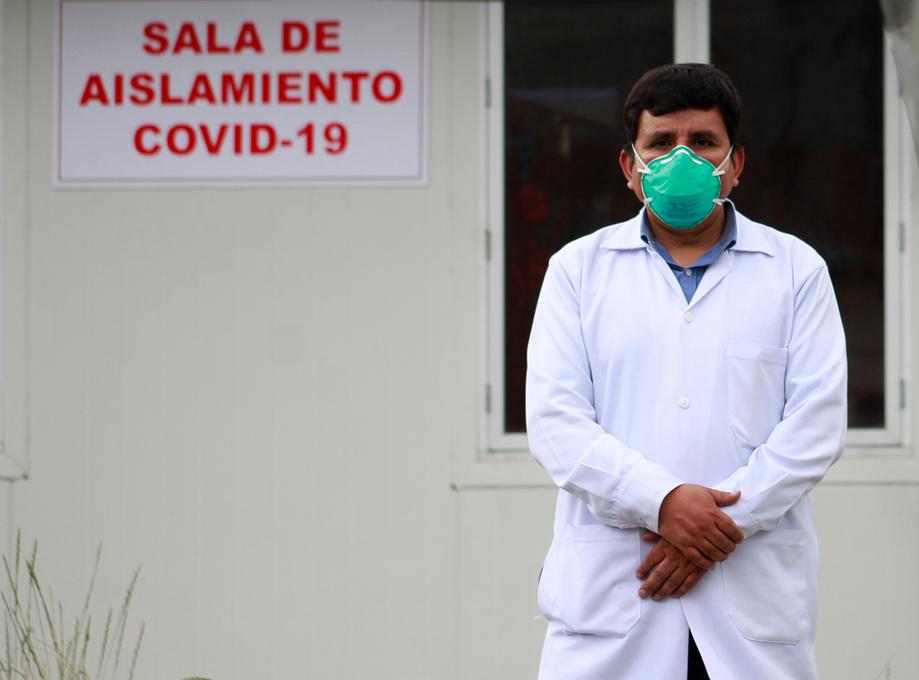 Enrique ha luchado toda su vida profesional contra enfermedades como el dengue, la hepatitis y el VIH. 