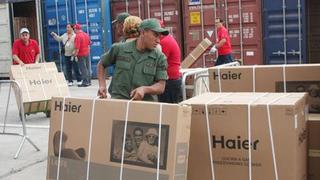 Computadoras a US$77: Maduro arma feria navideña en un cuartel