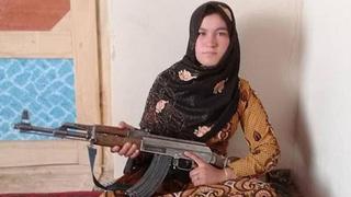 Qamar Gul, la adolescente que mató a dos talibanes en venganza por el asesinato de sus padres en Afganistán