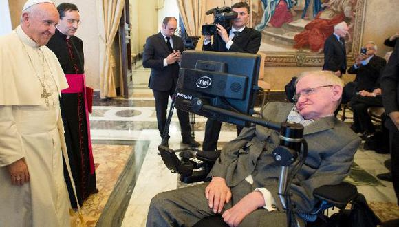 Stephen Hawking fue dado de alta de hospital en Italia
