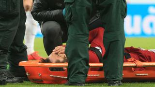 Mohamed Salah se lesionó y fue retirado en camilla en duelo Liverpool-Newcastle | VIDEO