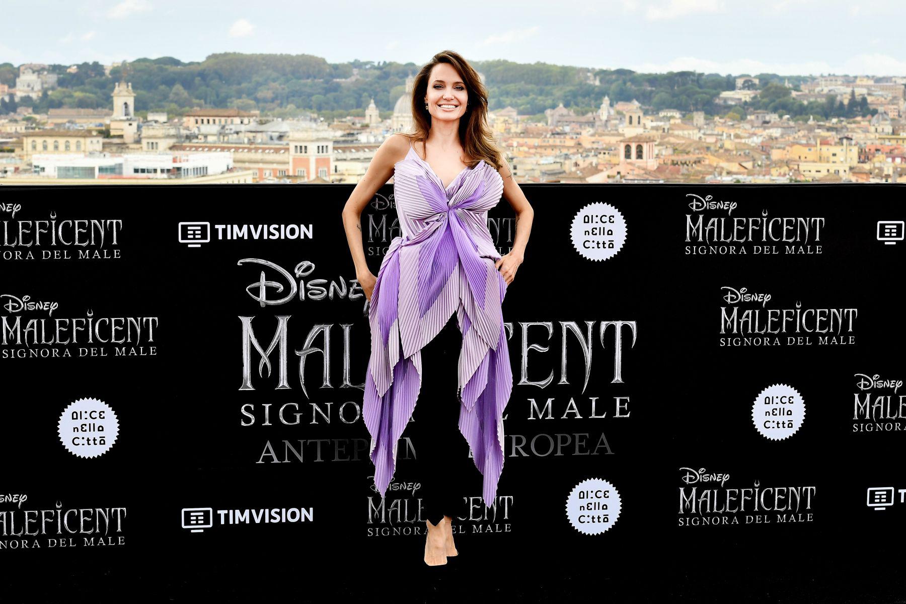 US actress Angelina Jolie poses during a photocall for the European premiere of Disney's dark fantasy adventure film "Maleficent : Mistress of Evil" on October 7, 2019 in Rome. (Photo by Tiziana FABI / AFP)
