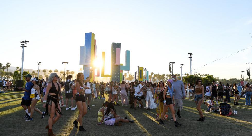En esta foto de archivo, tomada el 14 de abril de 2019, las personas asisten al festival de música de Coachella, en Indio, California. Los festivales de música 2020 Coachella y Stagecoach se cancelaron después de posponerse inicialmente a octubre de 2020. (VALERIE MACON/AFP)