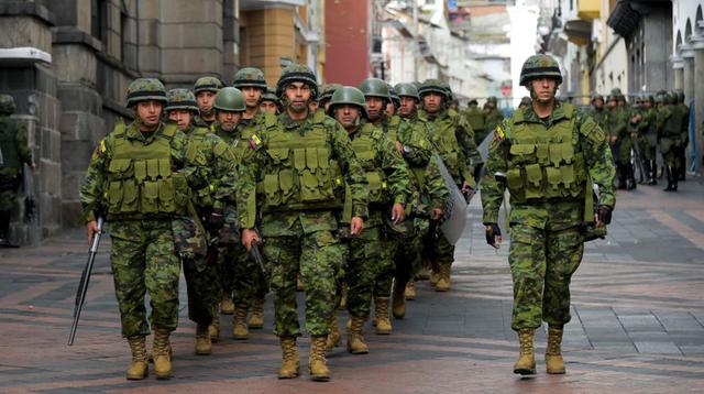 El gobierno de Ecuador desplegó militares tras la excepción que decretó para tratar de contener las protestas por una fuerte alza de los precios de los combustibles. (Foto: AFP).