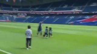 Lionel Messi, Thiago, Mateo y Ciro se divierten en la cancha del Parque de los Príncipes | VIDEO