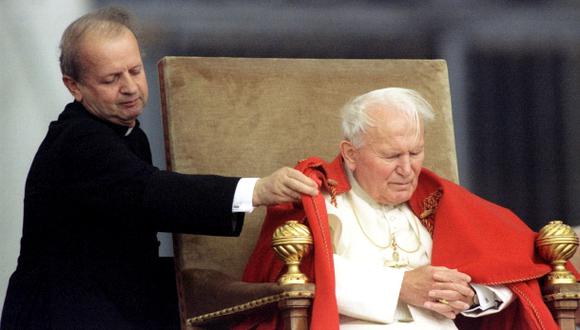 Renuncia el histórico secretario del papa Juan Pablo II
