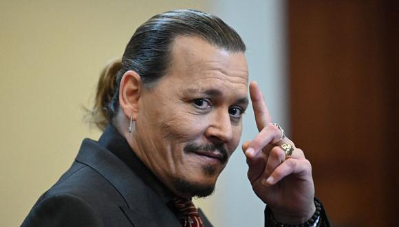 Johnny Depp vuelve a ser tendencia, pero no por su juicio. Esta vez es por su nueva apariencia. (Foto: by JIM WATSON / POOL / AFP)